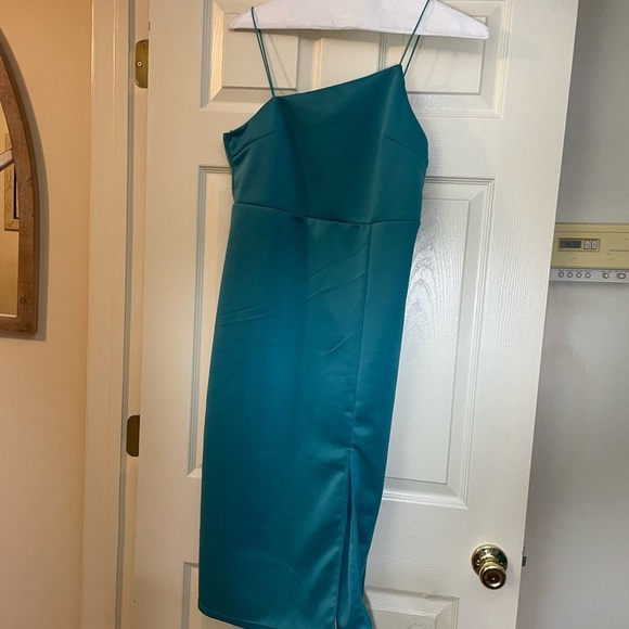 NWOT- asymmetrical spaghetti strapped
 TEAL COLOR ⭐️ long dress - Picture 8 of 12